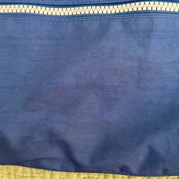 Baggallini 4 zipper crossbody purse - Picture 2 of 5